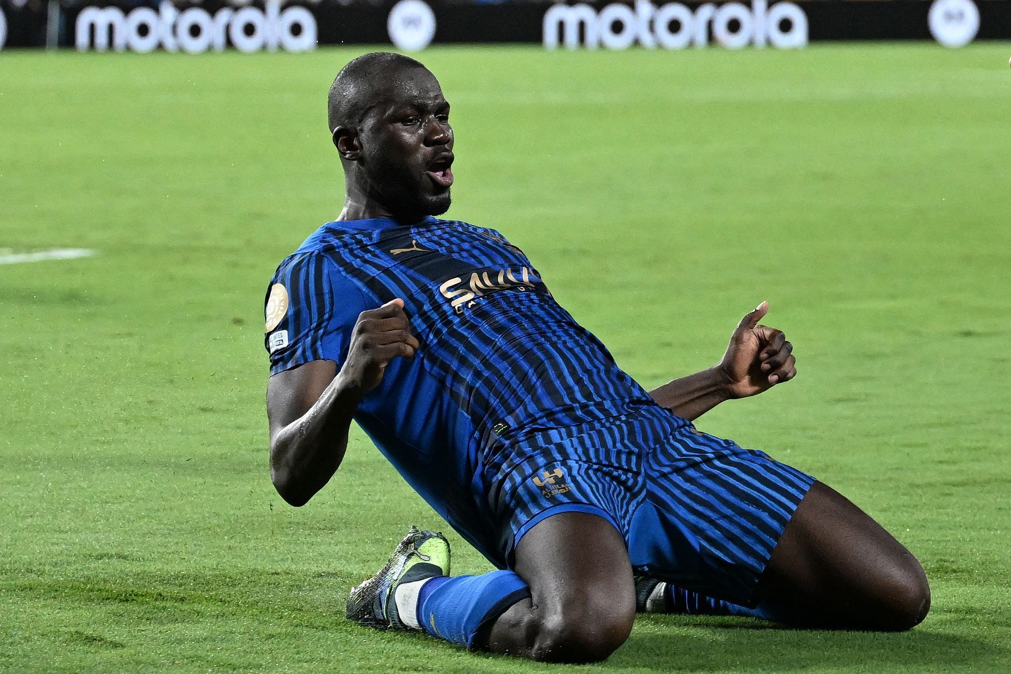 LOL赛事官网 -包含曼城发布备战花絮，今夜队长鼓劲，中超任务艰巨，年轻球员得到机会的词条